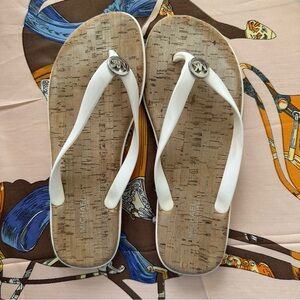 GUC Michael Kors White Pool Sandals Boho Vacation Fashionable Flat Size 8